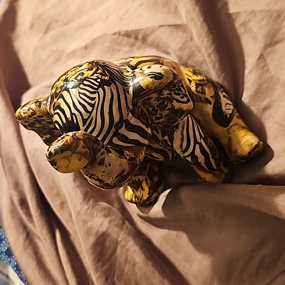 La Vie African Safari Animal Print Ceramic Sitting Elephant Figurine 7"